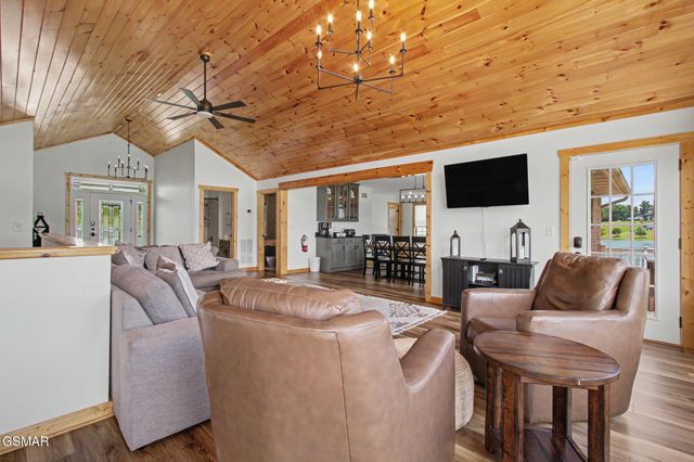 1820 Harbor Hills Lane, Dandridge, TN 37725