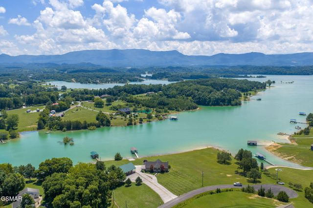 1820 Harbor Hills Lane, Dandridge, TN 37725