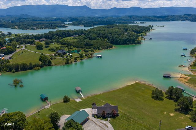 1820 Harbor Hills Lane, Dandridge, TN 37725