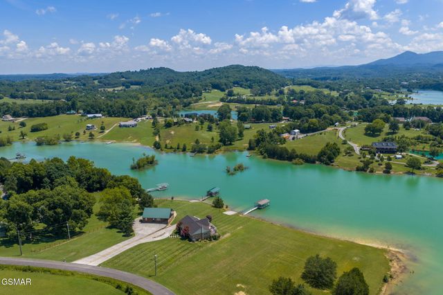 1820 Harbor Hills Lane, Dandridge, TN 37725