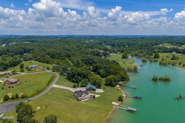 1820 Harbor Hills Lane, Dandridge, TN 37725