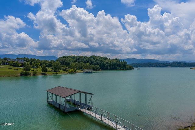 1820 Harbor Hills Lane, Dandridge, TN 37725
