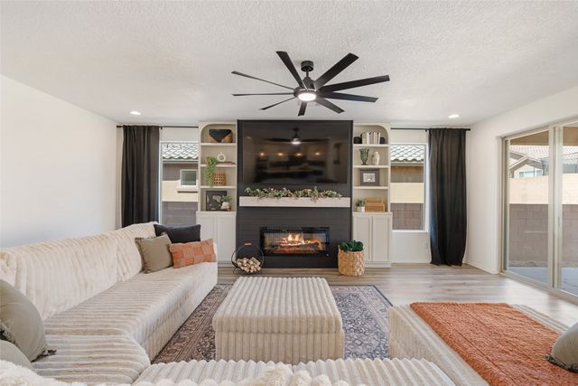 64 Mountaingem Loop, Santa Fe, NM 87508