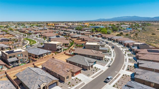 64 Mountaingem Loop, Santa Fe, NM 87508