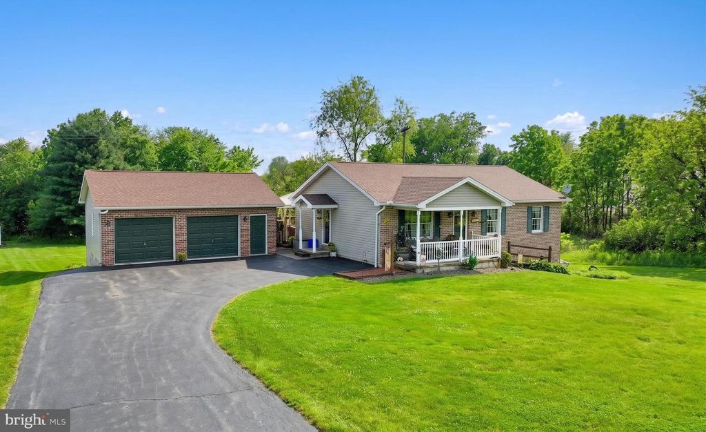 2251 MEETINGHOUSE RD, Spring Grove, PA 17362