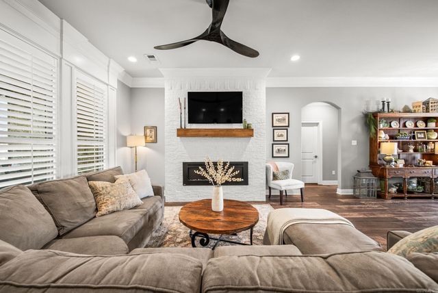 3 Ridgeview Lane, Maumelle, AR 72113