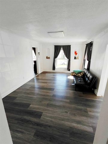 8845 Faust Avenue, Detroit, MI 48228