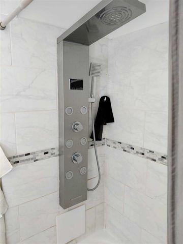 8845 Faust Avenue, Detroit, MI 48228