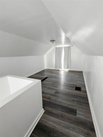 8845 Faust Avenue, Detroit, MI 48228