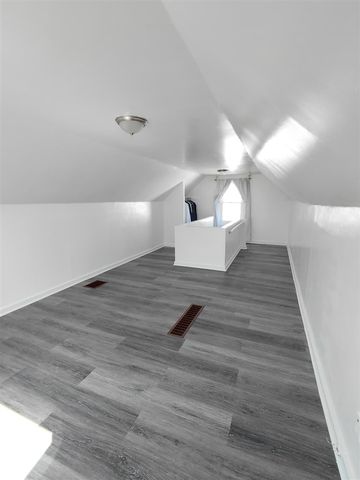 8845 Faust Avenue, Detroit, MI 48228