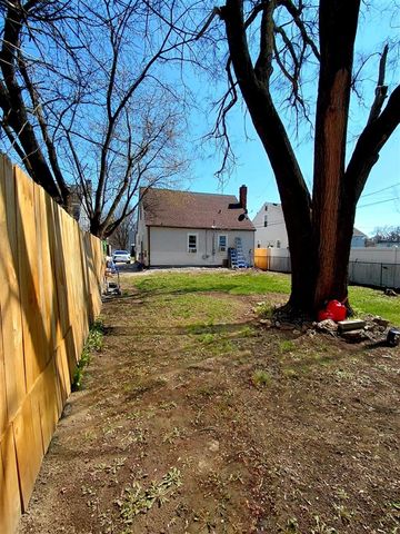 8845 Faust Avenue, Detroit, MI 48228