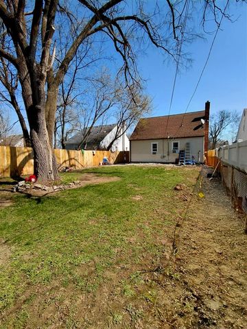 8845 Faust Avenue, Detroit, MI 48228