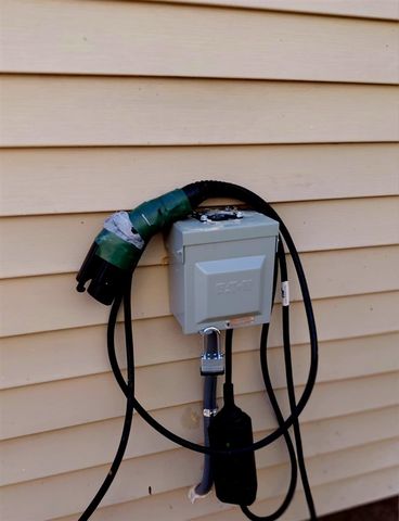 8845 Faust Avenue, Detroit, MI 48228