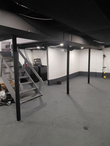 8845 Faust Avenue, Detroit, MI 48228