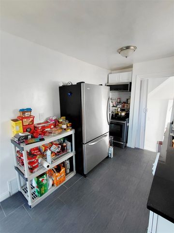 8845 Faust Avenue, Detroit, MI 48228