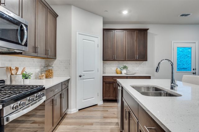 4136 Stockyard Station Lane, Sachse, TX 75048