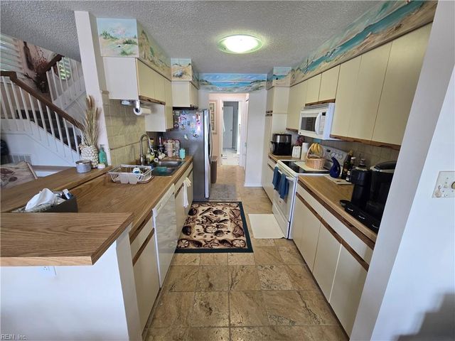 2717 Seashore CV, Virginia Beach, VA 23454