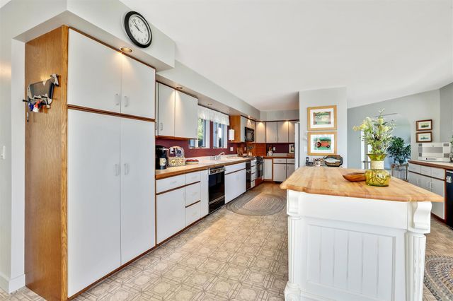 424 Miller Way, Newport Town, VT 05857