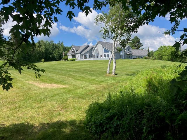 424 Miller Way, Newport Town, VT 05857