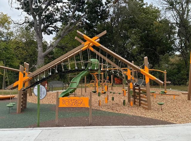 2407 Laurie Court W, Roseville, MN 55113