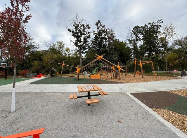 2407 Laurie Court W, Roseville, MN 55113