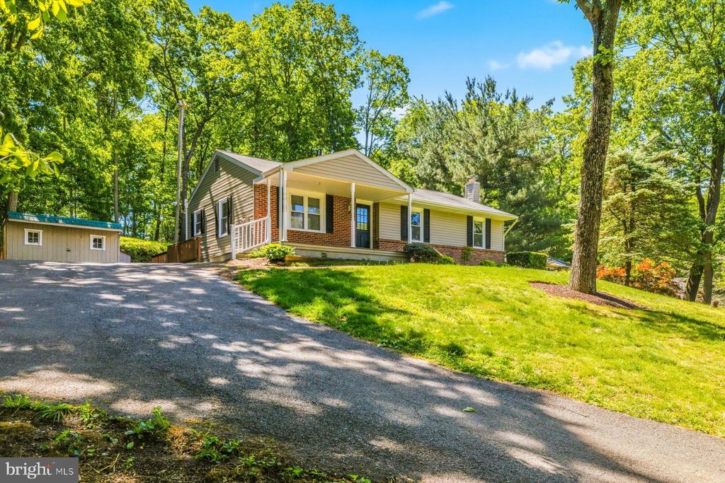 Image 1 of property listing at 3204 BUFFALO RD, New Windsor, MD 21776