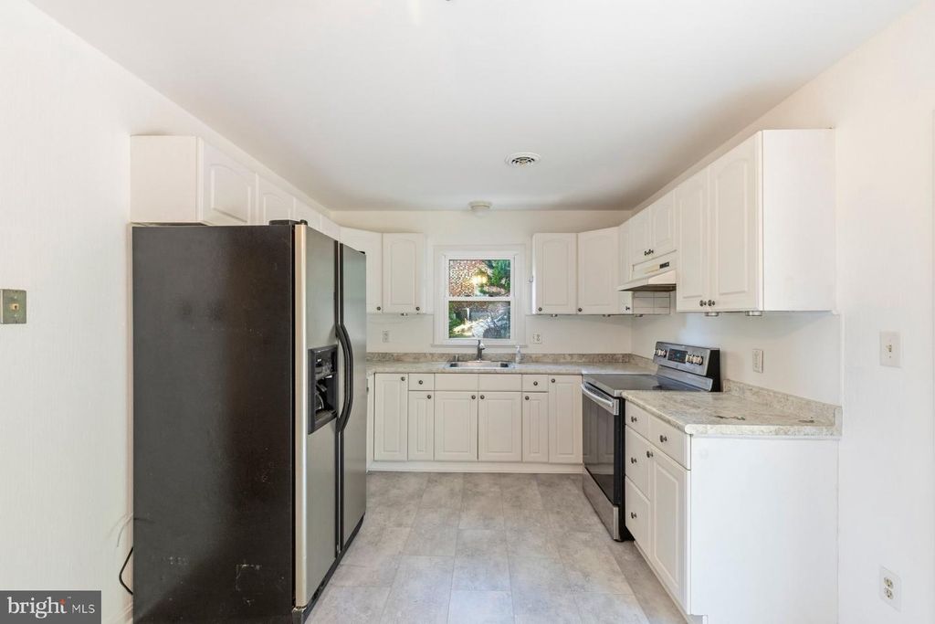 Image 10 of property listing at 3204 BUFFALO RD, New Windsor, MD 21776