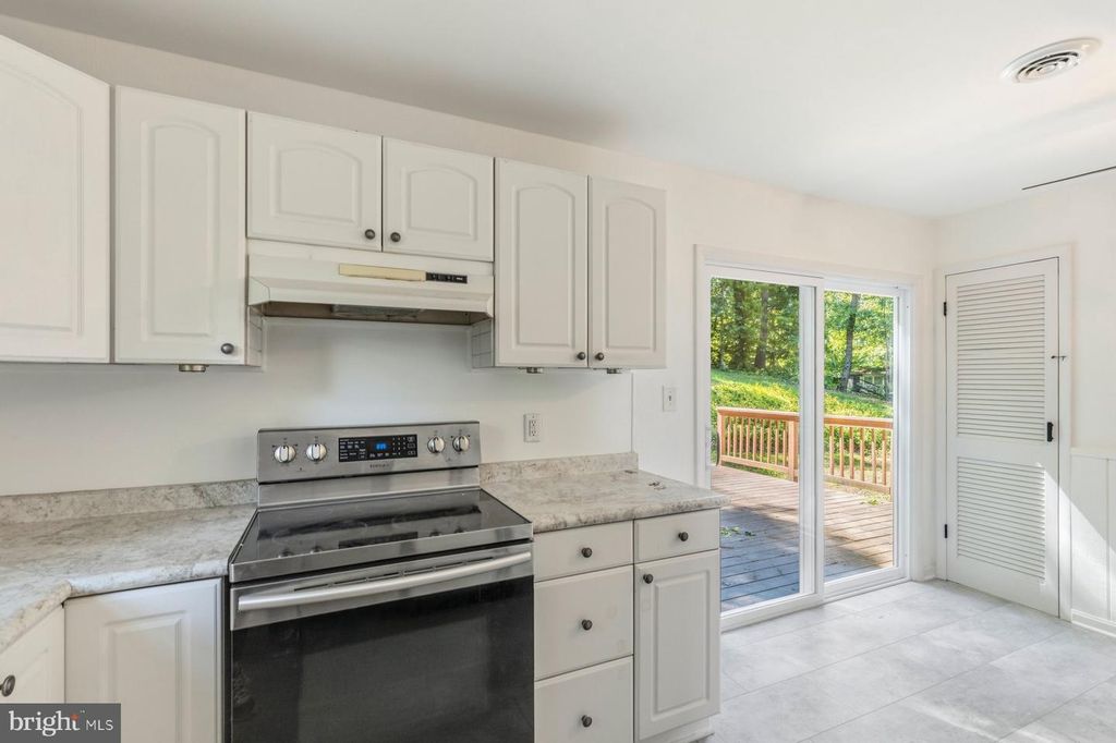 Image 11 of property listing at 3204 BUFFALO RD, New Windsor, MD 21776