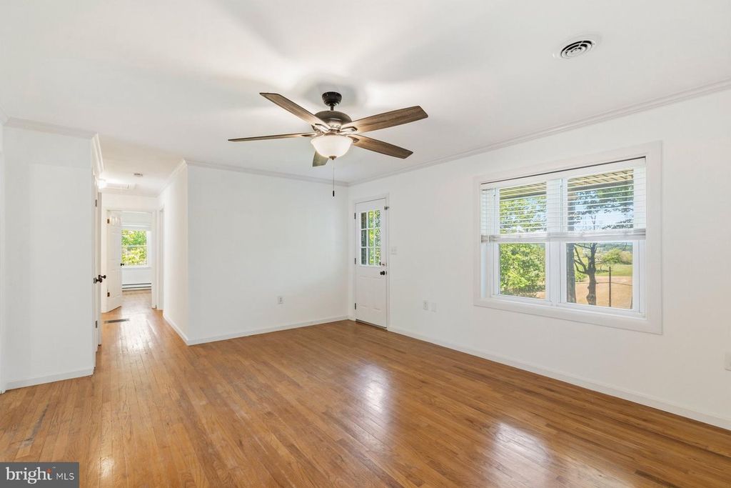 Image 6 of property listing at 3204 BUFFALO RD, New Windsor, MD 21776