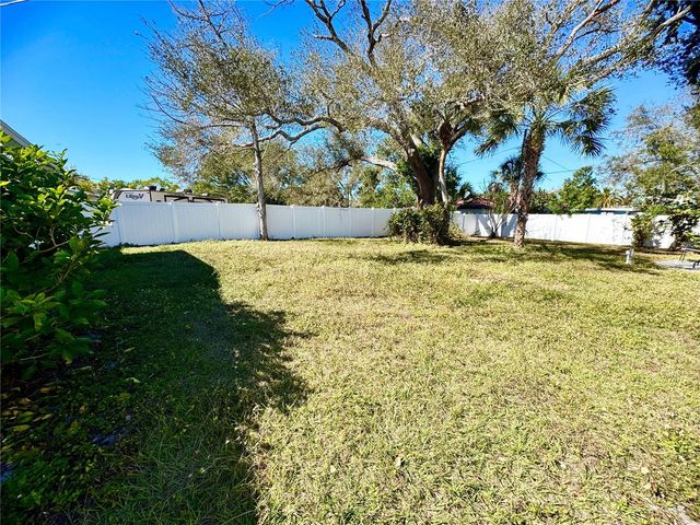 933 MYRTLE AVENUE, Venice, FL 34285
