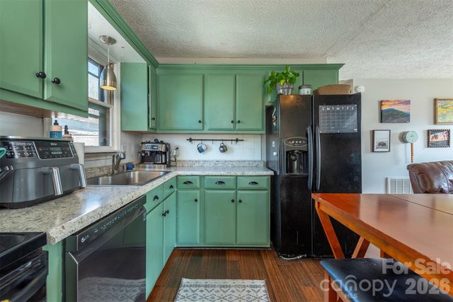 5 Three J Lane, Swannanoa, NC 28778