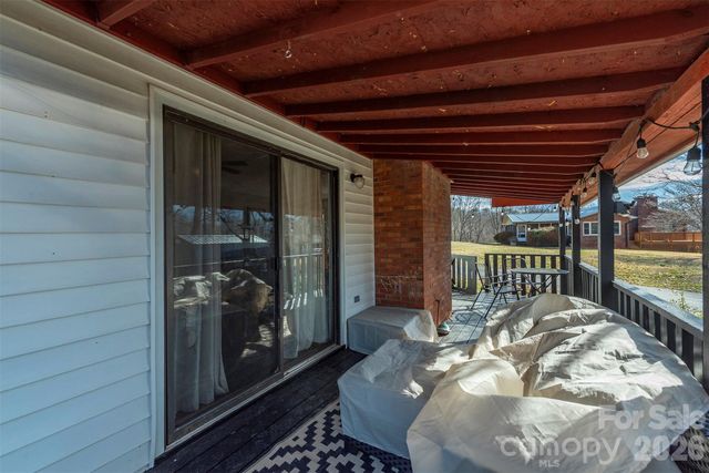 5 Three J Lane, Swannanoa, NC 28778