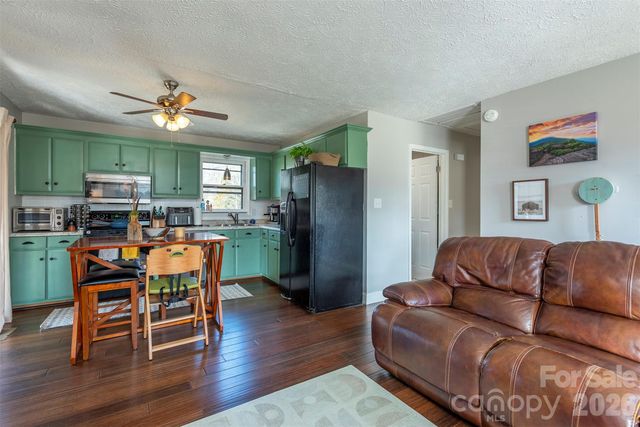 5 Three J Lane, Swannanoa, NC 28778