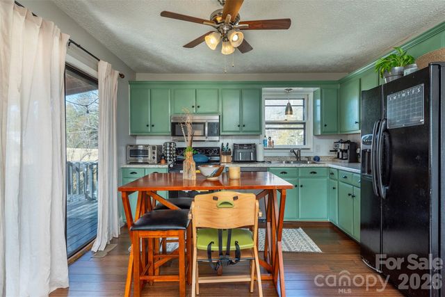 5 Three J Lane, Swannanoa, NC 28778