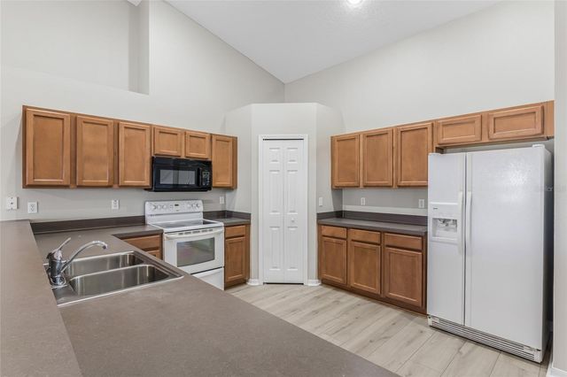 1037 BLUEGRASS DRIVE, Groveland, FL 34736