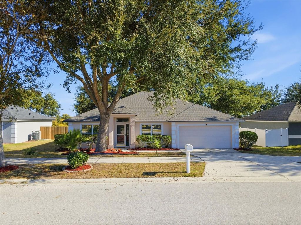 1037 BLUEGRASS DRIVE, Groveland, FL 34736