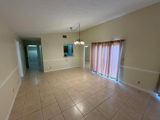 2400 SW 19th Avenue 128, Boynton Beach, FL 33426