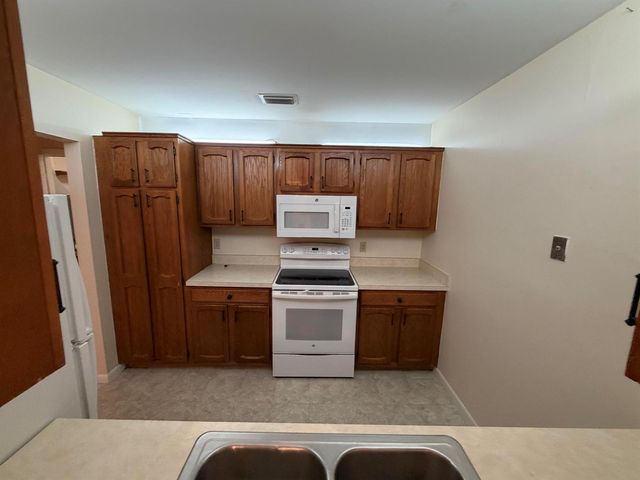 2400 SW 19th Avenue 128, Boynton Beach, FL 33426