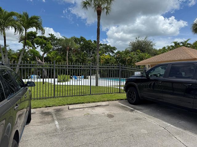 2400 SW 19th Avenue 128, Boynton Beach, FL 33426