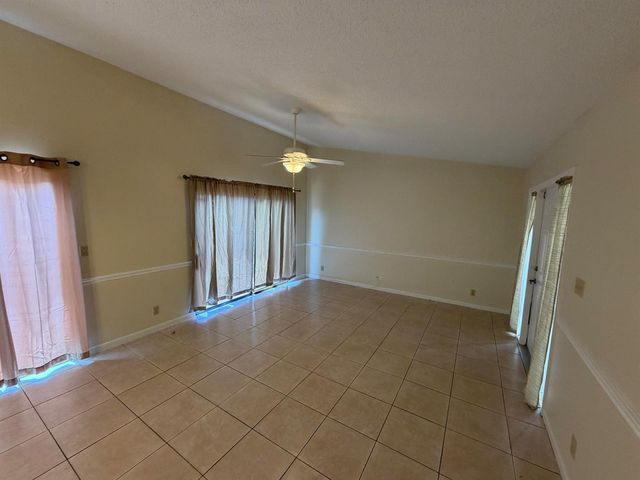 2400 SW 19th Avenue 128, Boynton Beach, FL 33426