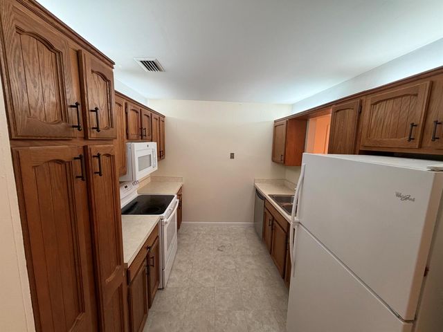 2400 SW 19th Avenue 128, Boynton Beach, FL 33426