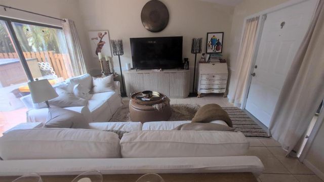 2400 SW 19th Avenue 128, Boynton Beach, FL 33426