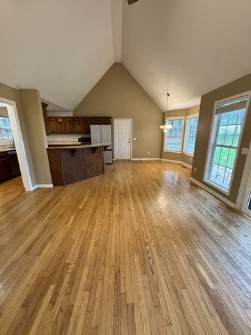 127 Silver Leaf Cir, Dickson, TN 37055