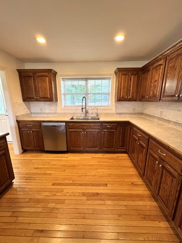 127 Silver Leaf Cir, Dickson, TN 37055