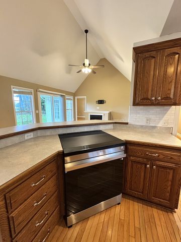 127 Silver Leaf Cir, Dickson, TN 37055