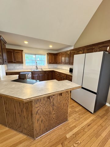 127 Silver Leaf Cir, Dickson, TN 37055