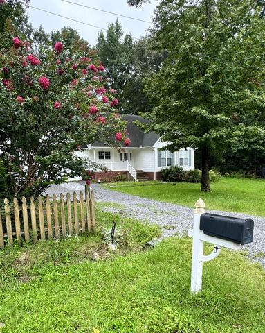 127 Silver Leaf Cir, Dickson, TN 37055