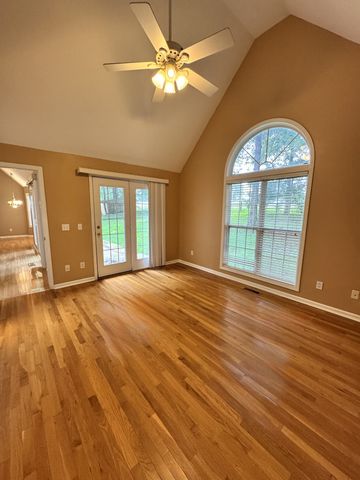 127 Silver Leaf Cir, Dickson, TN 37055