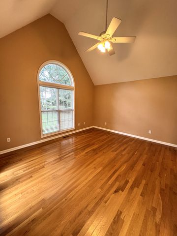 127 Silver Leaf Cir, Dickson, TN 37055
