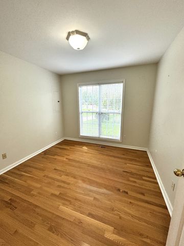 127 Silver Leaf Cir, Dickson, TN 37055